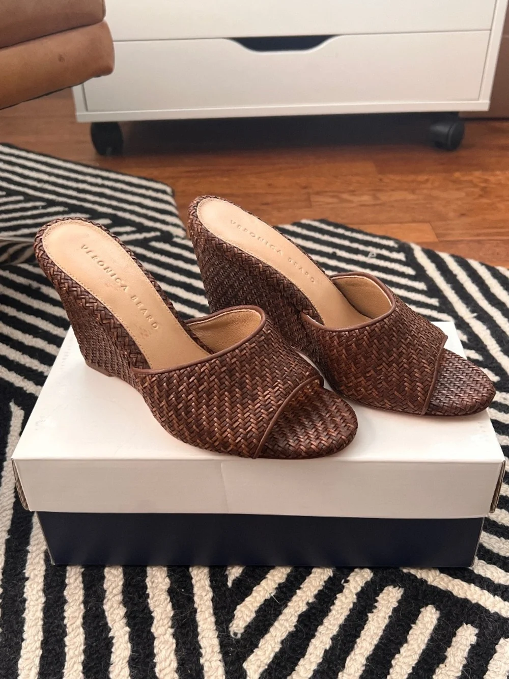 Veronica Beard Dali Raffia Wedge Sandal Size 6.5 - Picture 1 of 4
